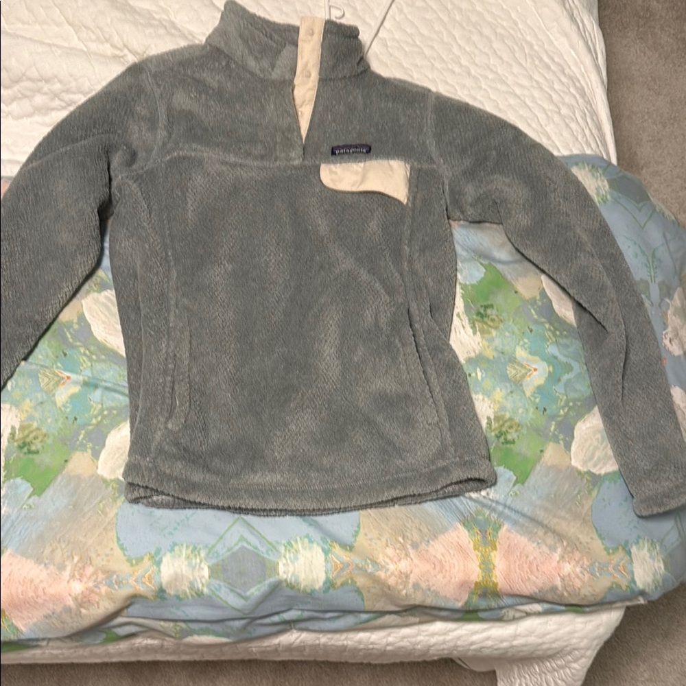 Patagonia Blue and Cream Fleece Pullover